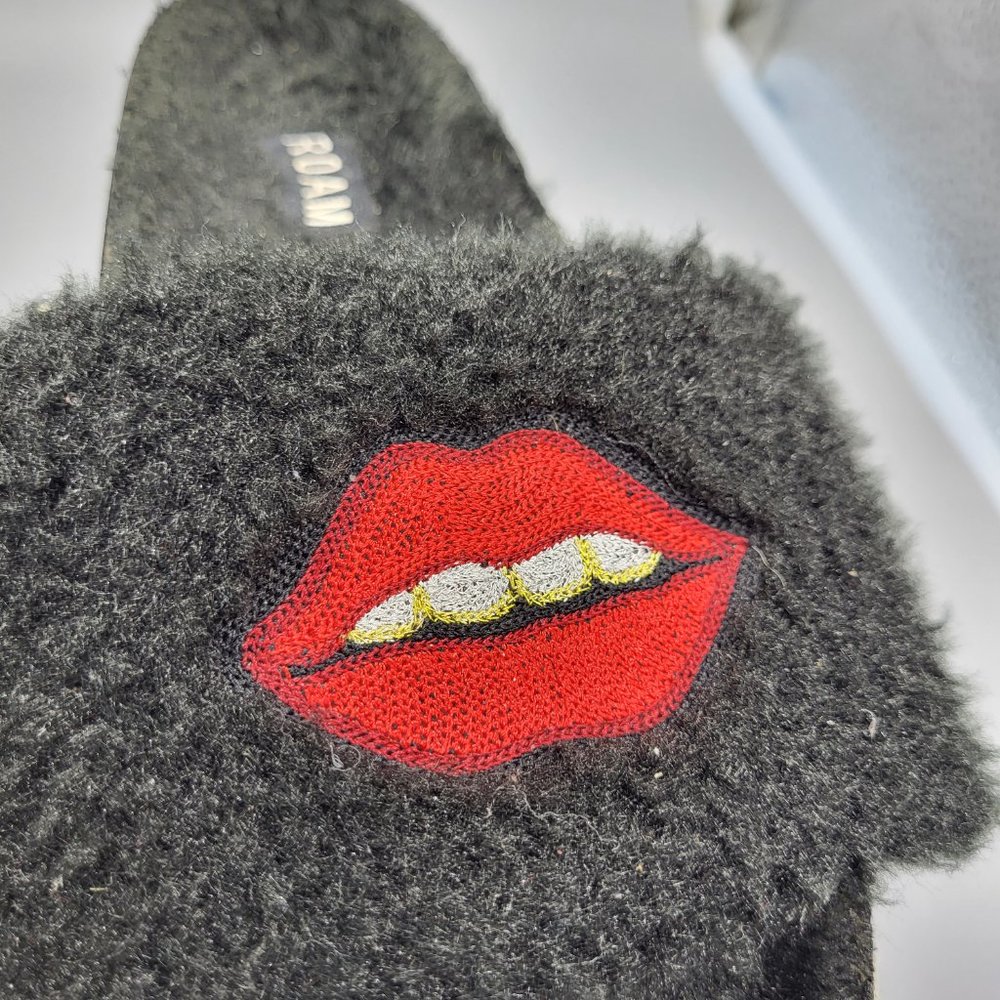 ROAM Red Lips Fuzzy Slides - Picture 9 of 12